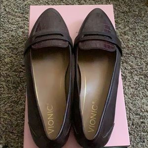 Brand new vionic flats.